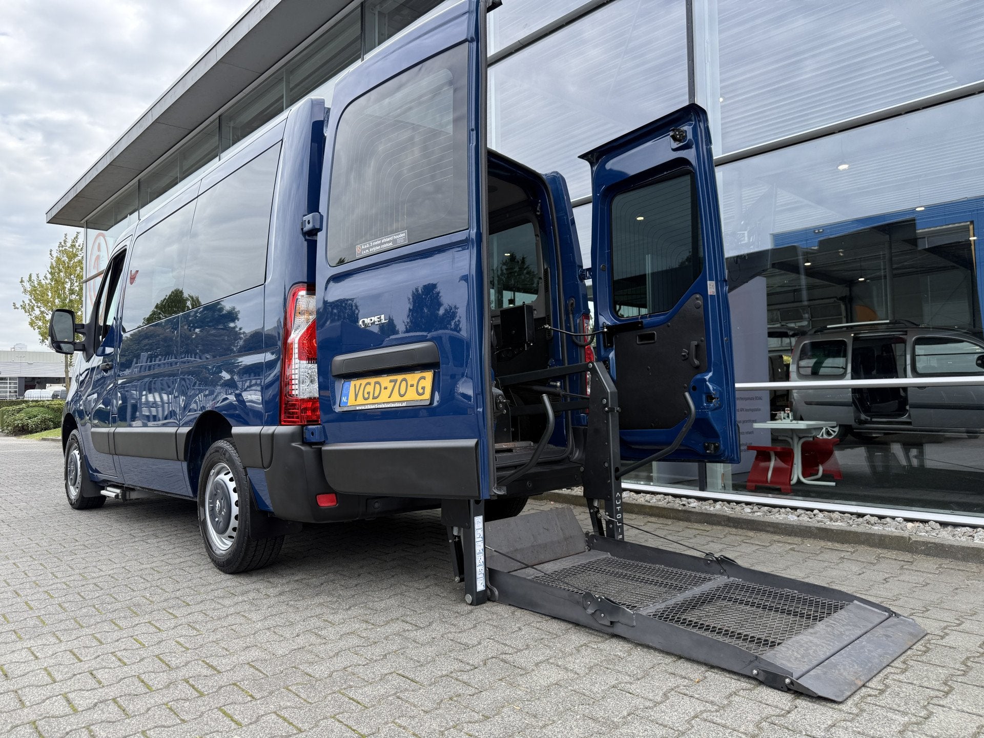 Opel Movano 3+1 Rolstoelbus / Scootmobielbus 2.3 CDTI L1H1 (, Euro 5, Stof, Gebruikt, Zwart