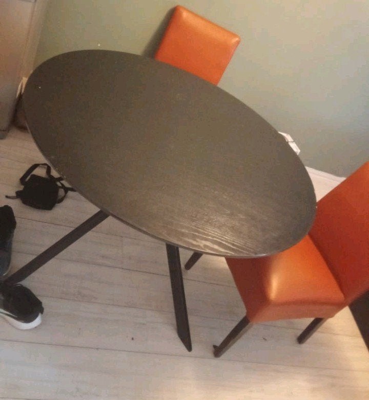 Gebruikte eethoek: ronde tafel met 3 rode stoelen, Ophalen