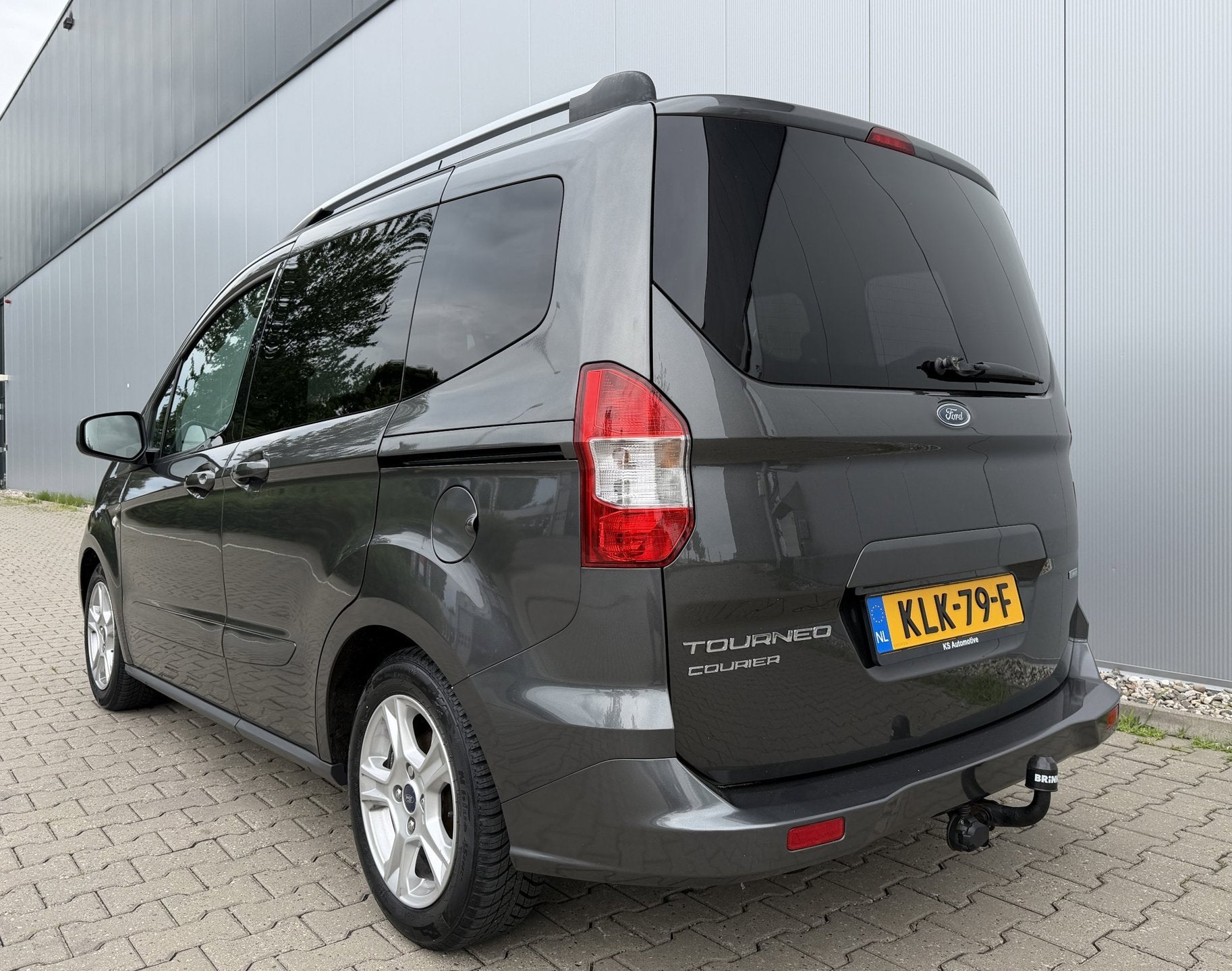 Ford TOURNEO COURIER 1.0 Ecoboost Titanium 101PK Cruise, Auto's, Voorwielaandrijving, Gebruikt, Euro 6, Bedrijf