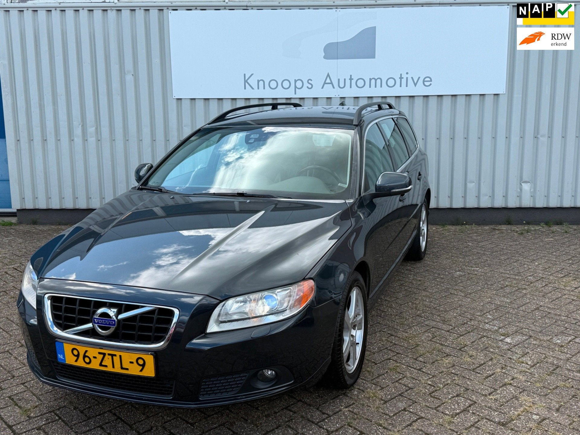 Volvo V70 1.6 T4 Nordic Automaat, Leer, Auto's, 4 cilinders, Grijs, 1600 kg, 84 €/maand