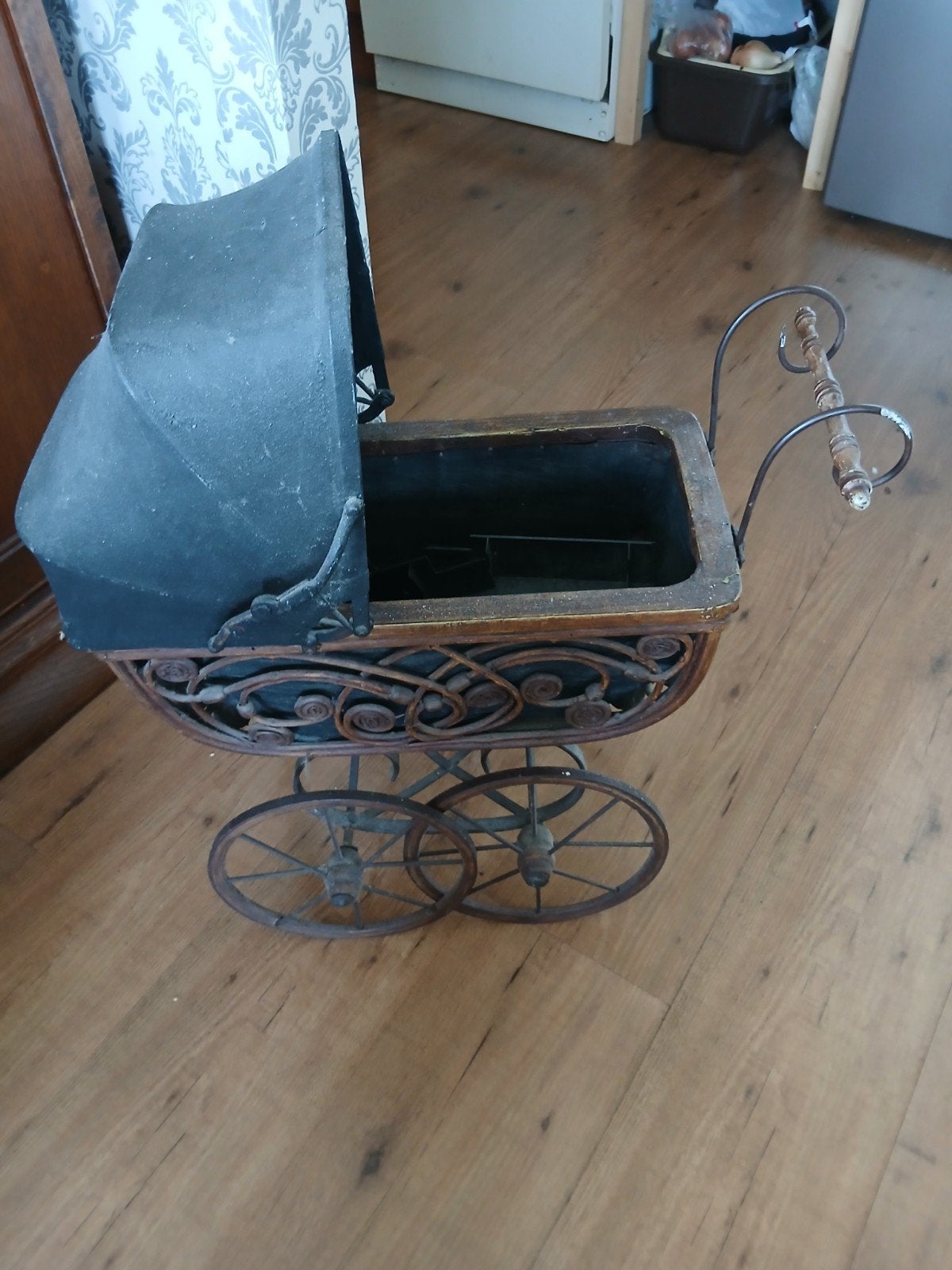 Antieke poppenwagen - decoratief item, Ophalen of Verzenden