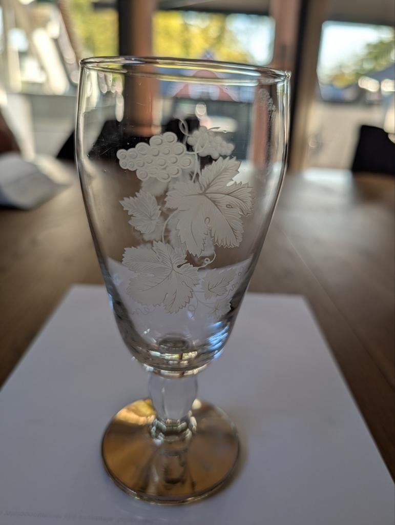 Vintage kristallen wijnglas met druivenmotief, Ophalen of Verzenden