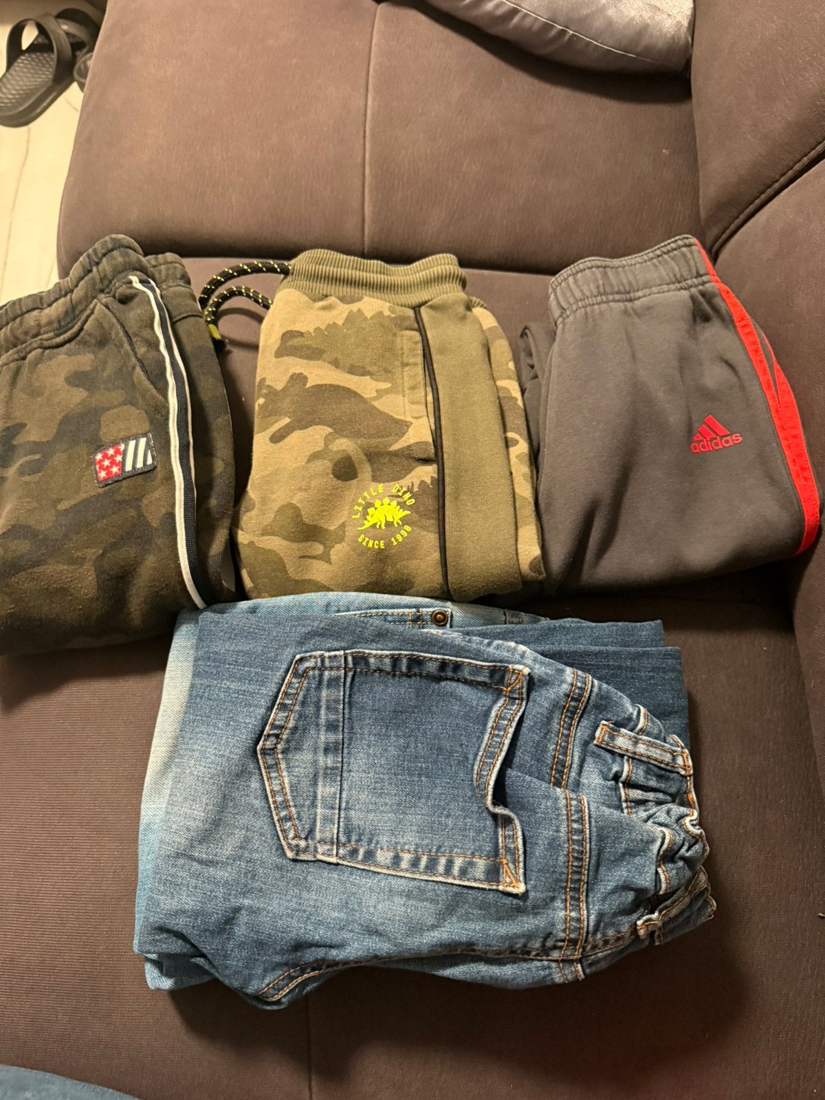 Jeans broek en joggingbroek maat 122, Ophalen of Verzenden, Zo goed als nieuw, Jongen, Broek