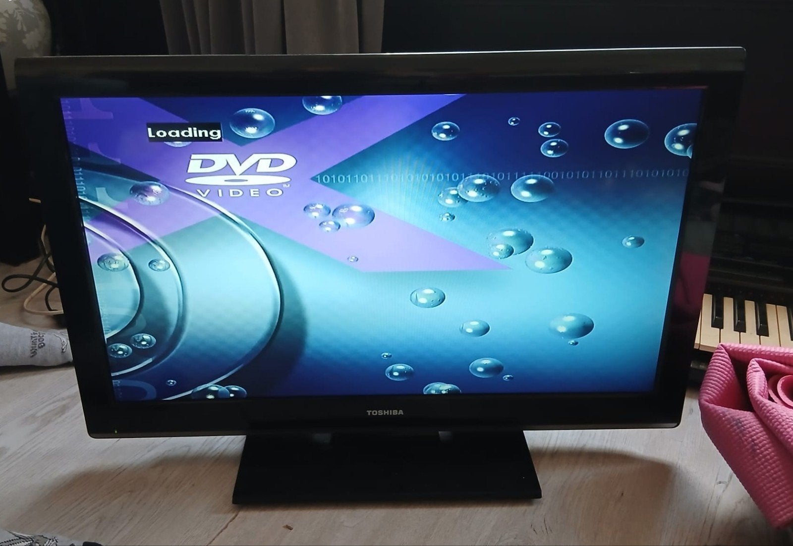 Toshiba tv 26 inch met dvd speler, Ophalen, 50 Hz, 60 tot 80 cm, Gebruikt