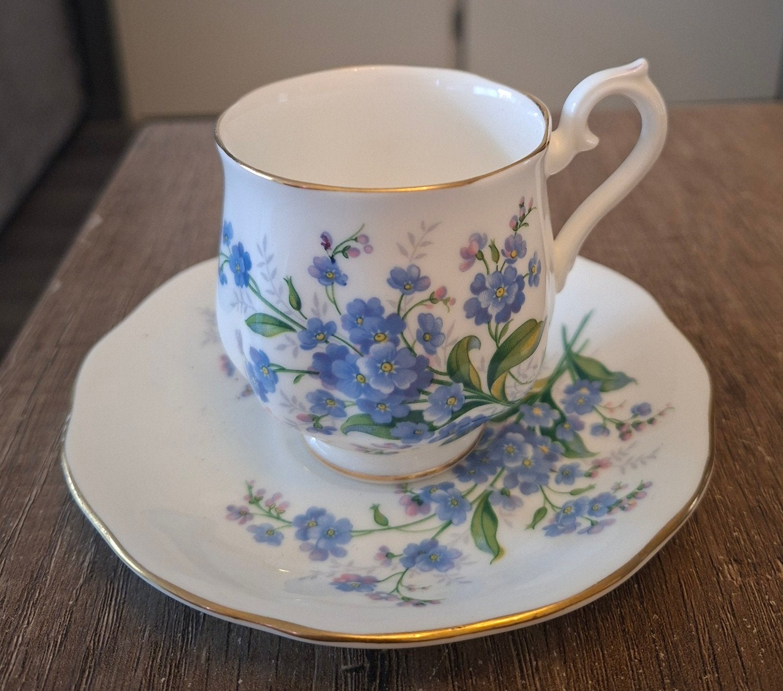 Royal Albert Forget Me Not kop en schotel, Antiek en Kunst, Antiek | Servies los, Ophalen of Verzenden