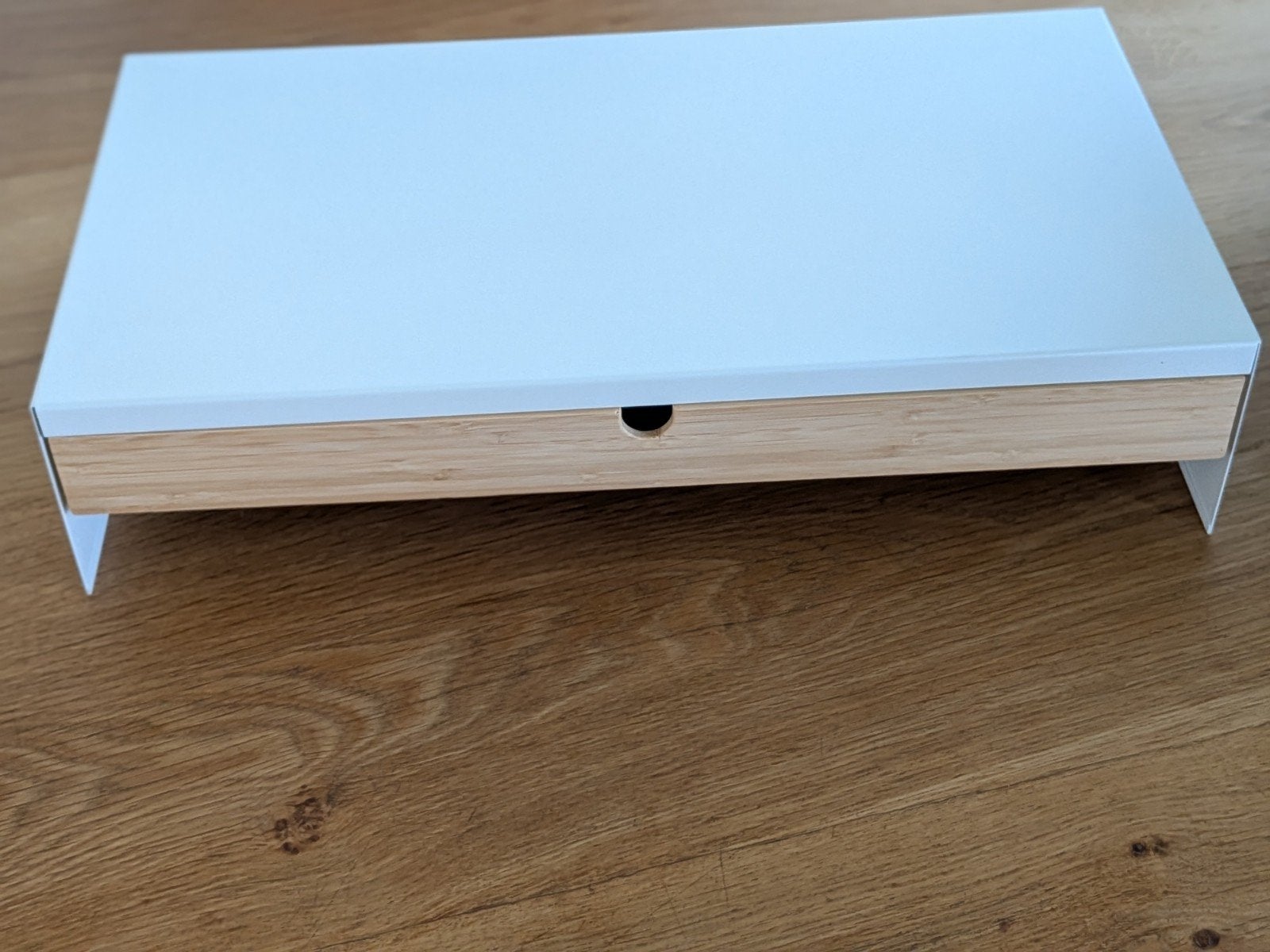 Monitorstandaard met lade (ELLOVEN Ikea), Computers en Software, Laptopstandaarden, Ophalen, Zo goed als nieuw, IKEA