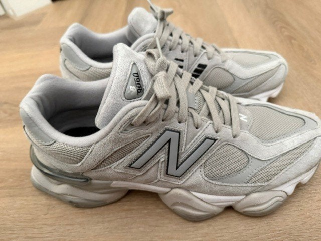 New Balance 9060 Silver Metallic Grey maat 45, Kleding | Heren, New Balance, Overige kleuren, Verzenden, Sneakers of Gympen