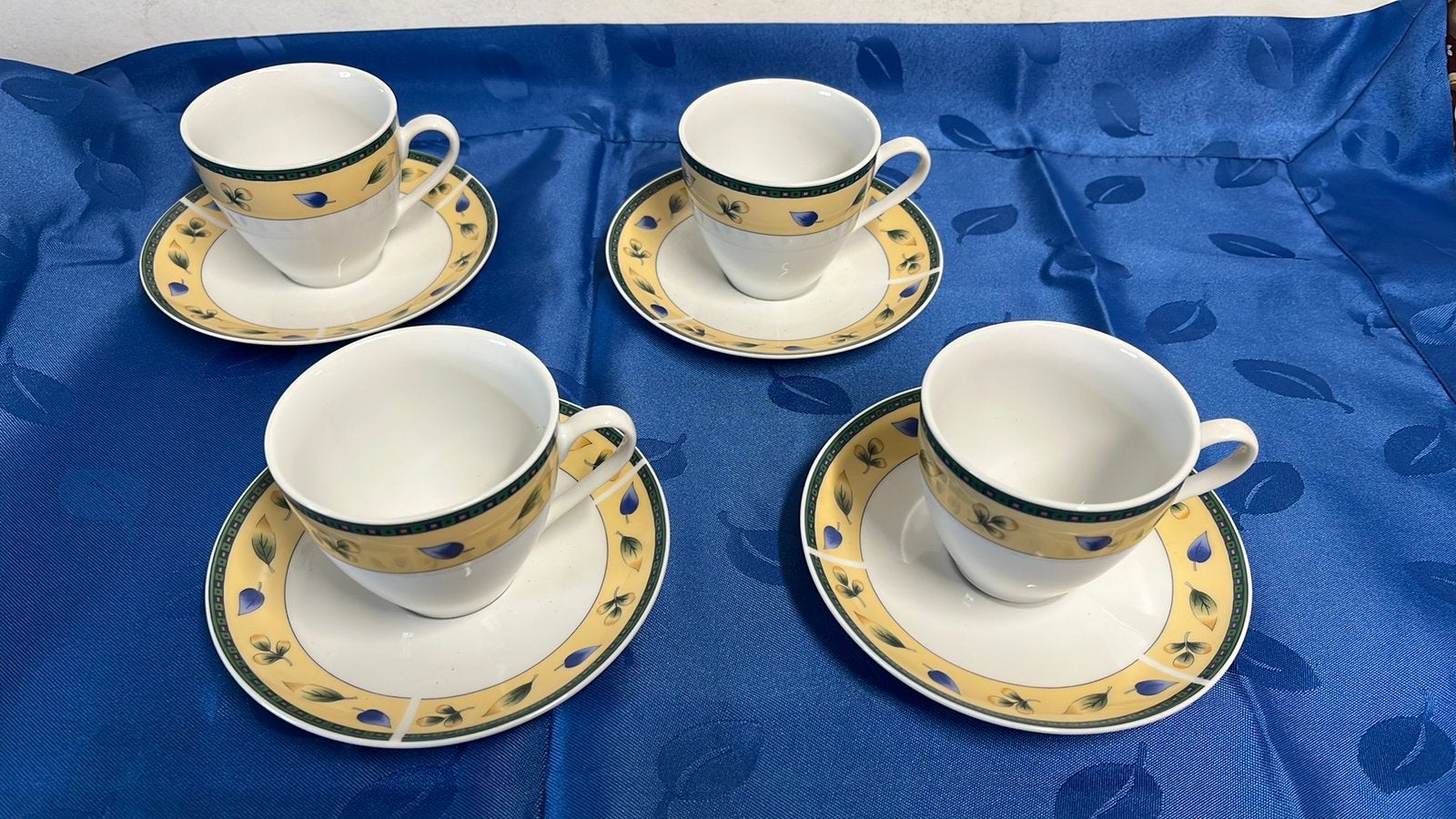 4 stuks Kop en Schotel, Huis en Inrichting, Keuken | Servies, Ophalen of Verzenden, Porselein, Overige stijlen, Kop(pen) en/of Schotel(s)