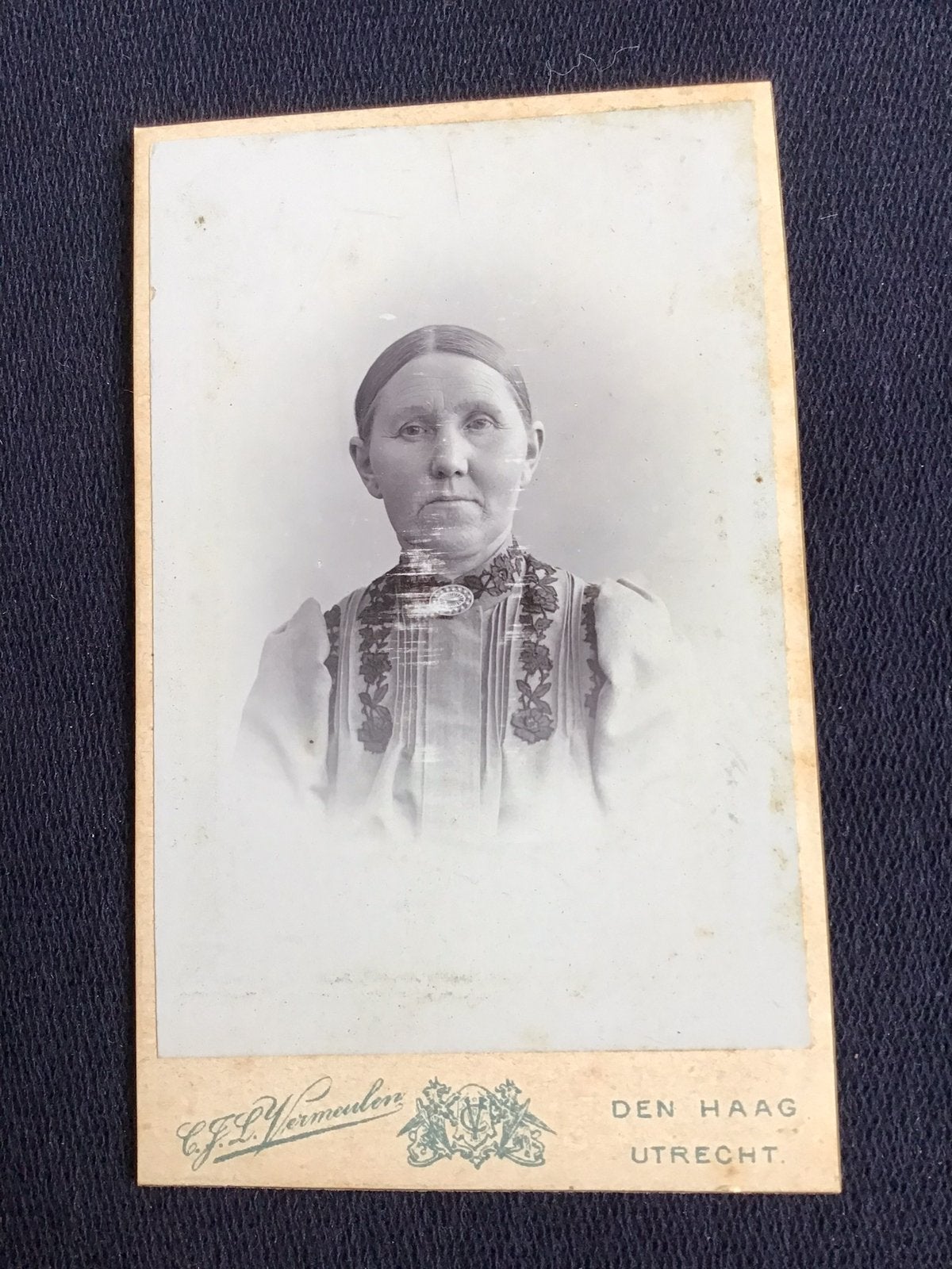 CDV, Vrouw, C.J.L. VERMEULEN, DEN HAAG, Carte de Visite 3, Ophalen of Verzenden, Voor 1940, Gebruikt, Foto