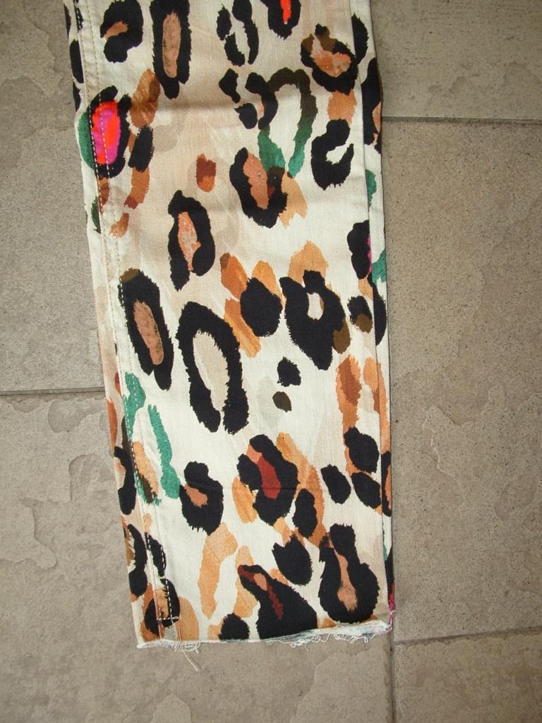 Liu Jo kleurrijke broek maat W27, Kleding | Dames, Liu Jo, Ophalen of Verzenden, Zo goed als nieuw, Maat 34 (XS) of kleiner