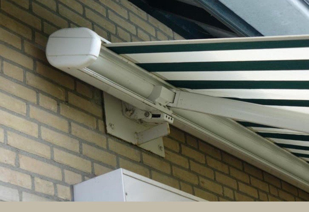 Zonnescherm 5,92m Groen Wit Knikarm, Ophalen, Gebruikt, 450 cm of meer, Elektrisch