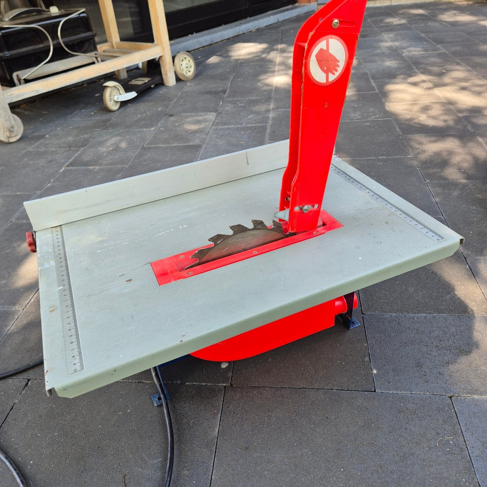 Ferm FZB-200 cirkelzaagmachine, Doe-het-zelf en Verbouw, Gereedschap | Zaagmachines, Ophalen, Cirkelzaag, 600 tot 1200 watt, 30 tot 70 mm