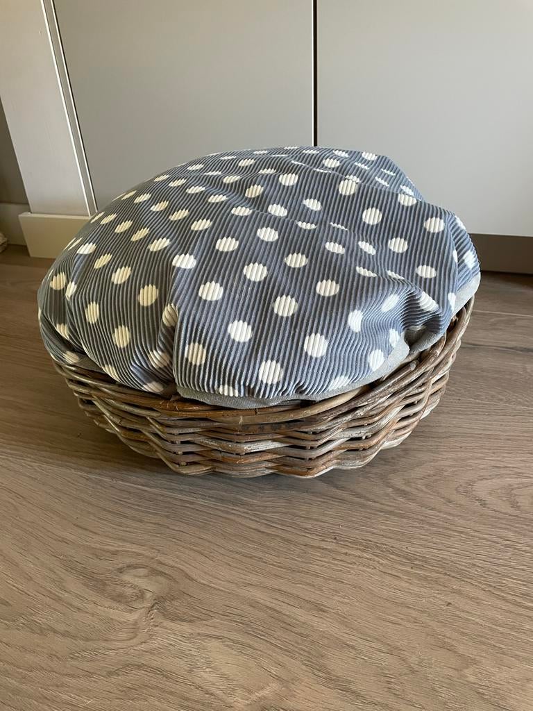 Rotan kattenmand/hondenmand met kussen van Adori, nieuw!, Ophalen of Verzenden, Nieuw, Riet