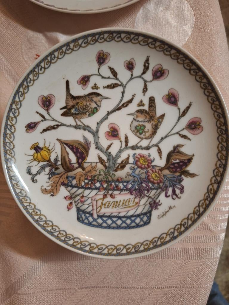 Decoratief maandbordje 'Januari' met vogel- en bloemmotief, Keramiek, Onbekend, Ophalen of Verzenden, Zo goed als nieuw