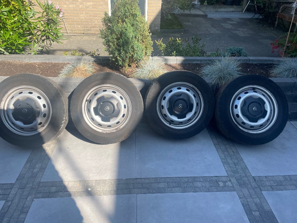 Opel vivaro / renault trafic stalen velgen compleet, Auto-onderdelen, Banden en Velgen, Ophalen, 16 inch, Banden en Velgen, 205 mm