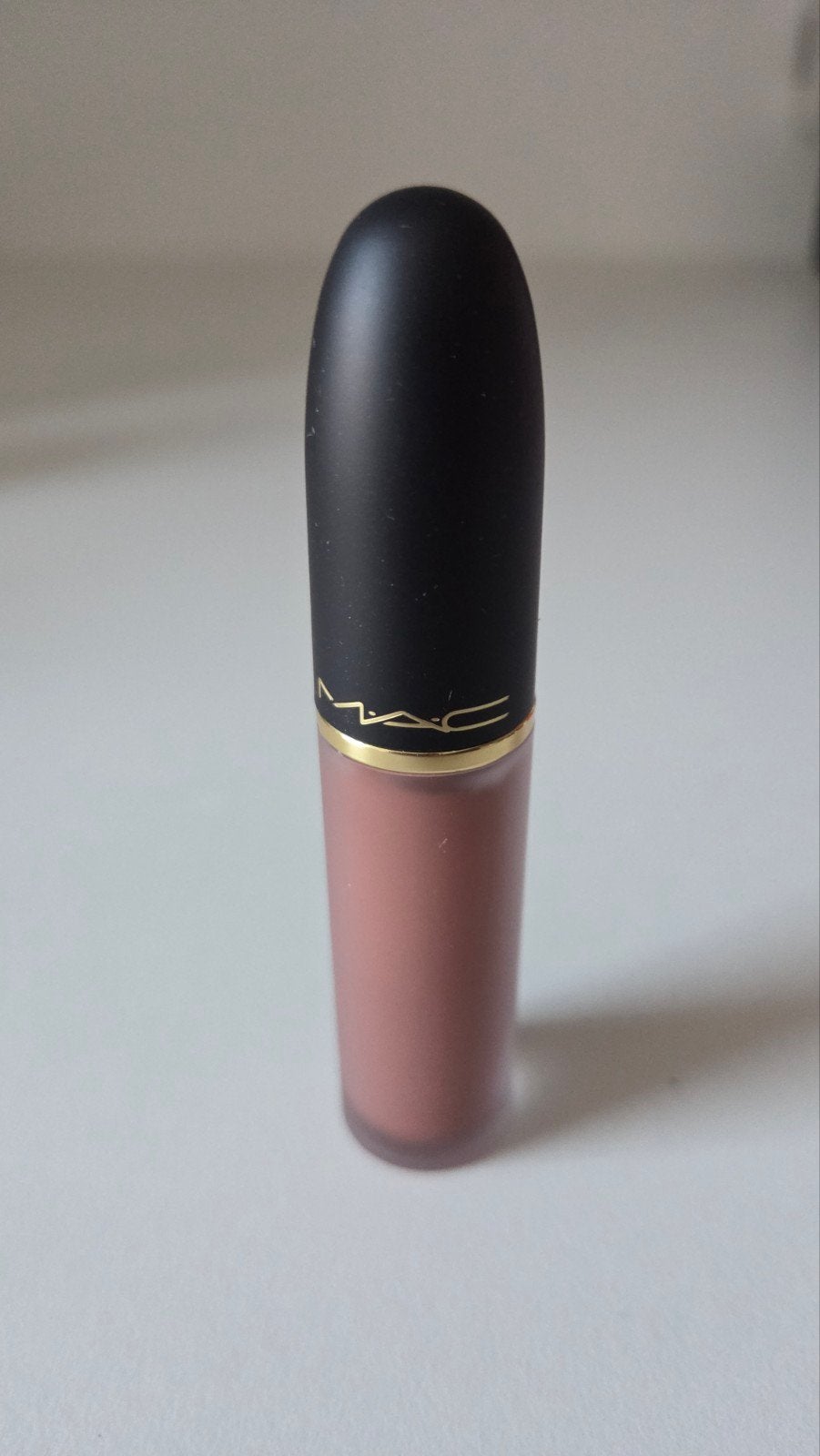 Mac Cosmetics Powder Kiss Lipstick Taken, Ophalen of Verzenden, Zo goed als nieuw, Lippen