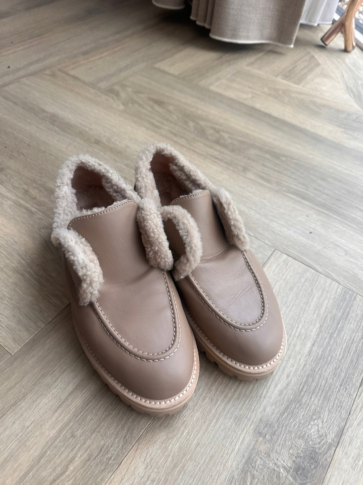 Le Silla Leather Shearling Loafers – Size 38.5, Ophalen of Verzenden, Zo goed als nieuw, Beige, Instappers