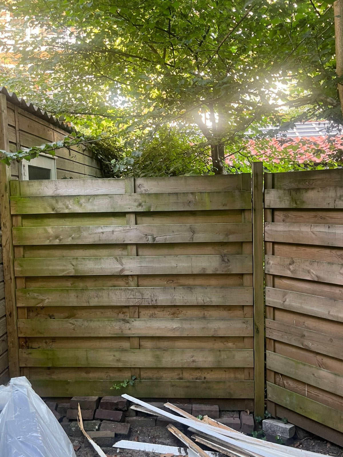 Zoek iemand die mijn schutting kan plaatsen, Tuin en Terras, Tuinhuizen, Ophalen of Verzenden, Zo goed als nieuw