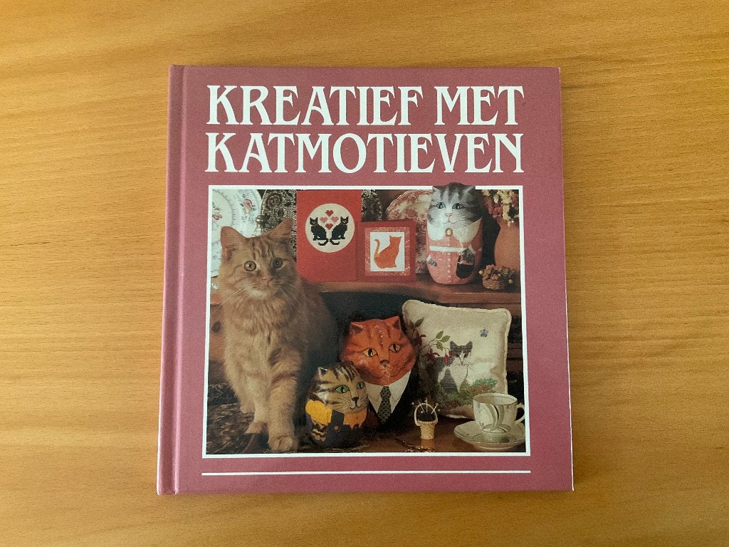kreatief met katmotieven - hobby boek, Boeken, Ophalen of Verzenden, Zo goed als nieuw