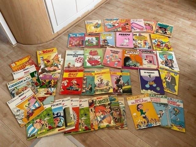 Te koop: 49 stripboeken diverse bekende titels!!, Boeken, Meerdere stripboeken, Ophalen of Verzenden, Gelezen