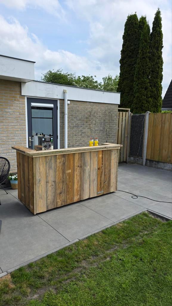 Steigerhout bar, Ophalen