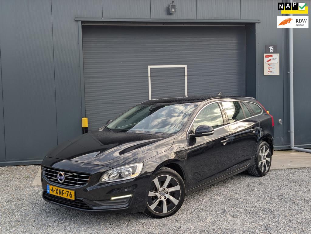 Volvo V60 2.4 D6 AWD Plug-In Hybrid Momentum, Auto's, Volvo, Automaat, Zwart, Adaptive Cruise Control, Leder en Stof