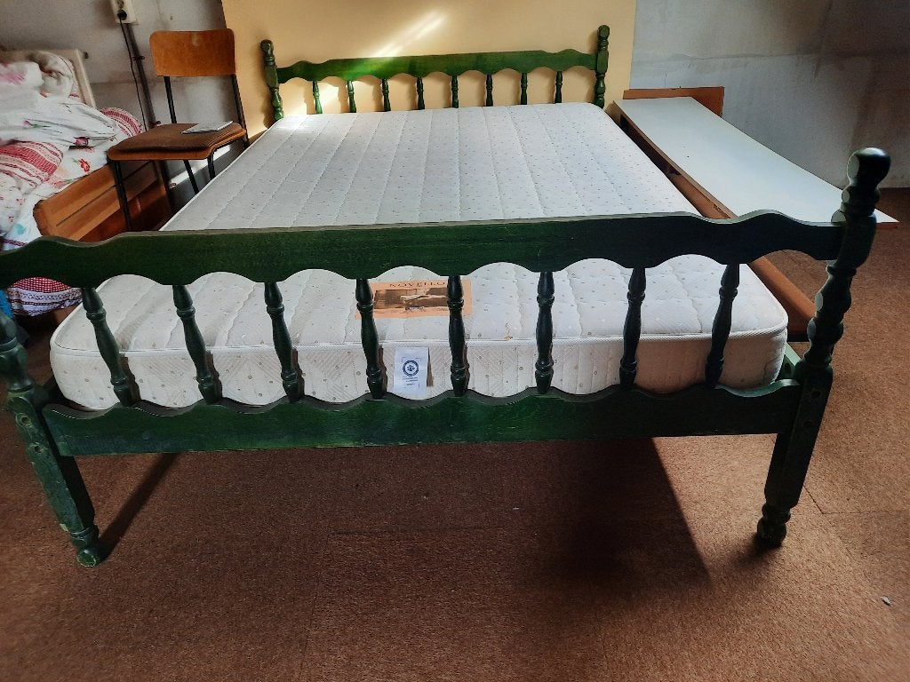 Bed, houten twijfelaar, Huis en Inrichting, Slaapkamer | Bedden, Ophalen, Gebruikt, 200 cm, Huiselijk