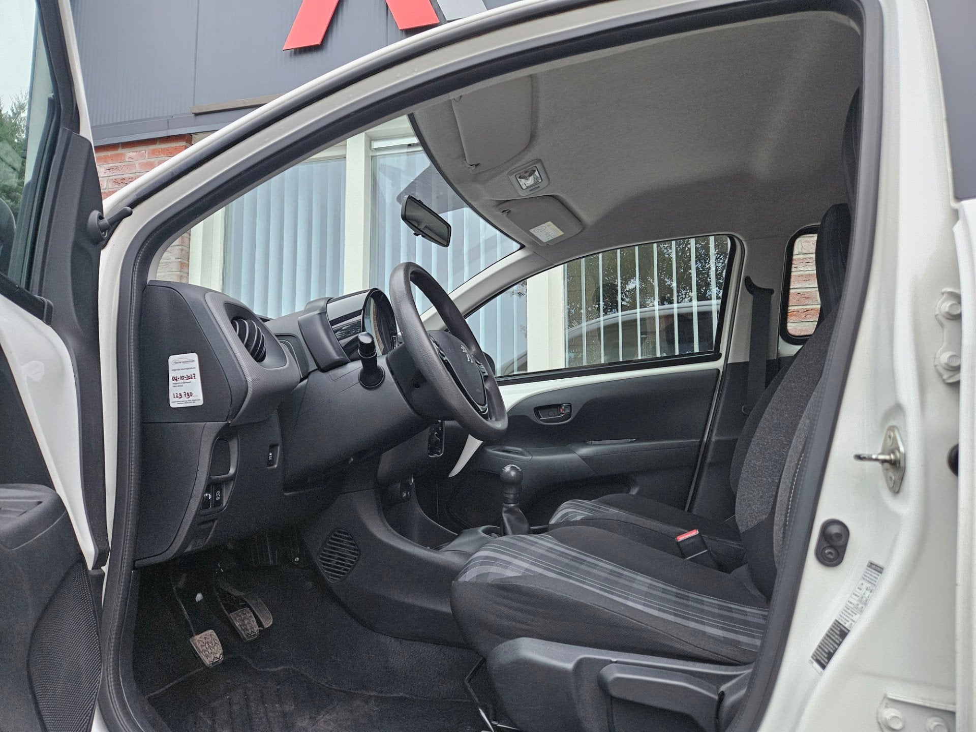 Peugeot 108 1.0 e-VTi Active Airco! 5-Deurs! NAP! Leuke/Nett, Voorwielaandrijving, Gebruikt, Euro 6, 4 stoelen