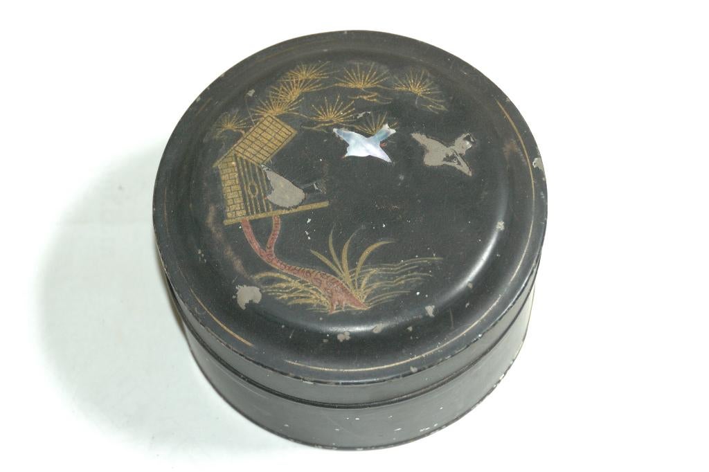 Rond blikje met Oosterse (?) prent op deksel. Voor 1930?, Verzamelen, Blikken, Ophalen of Verzenden, Gebruikt, Overige