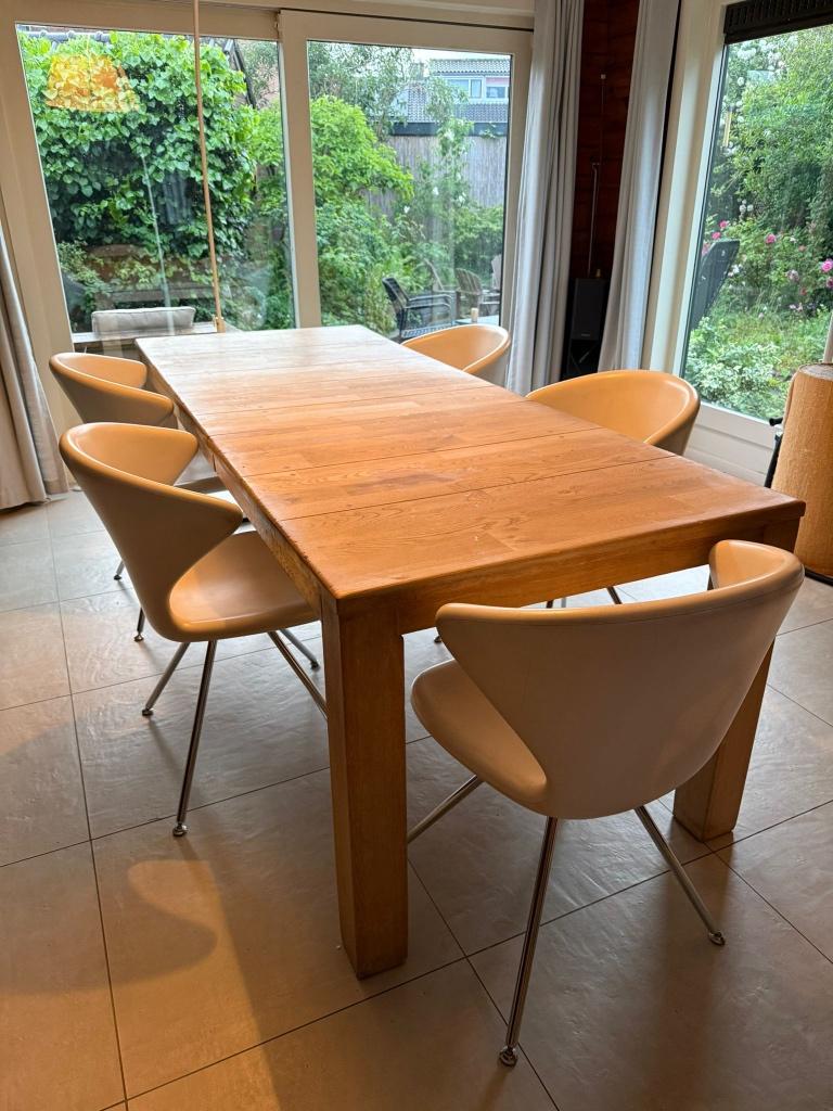 Grote houten eettafel met 5 design stoelen, Ophalen, Gebruikt, 200 cm of meer, 50 tot 100 cm