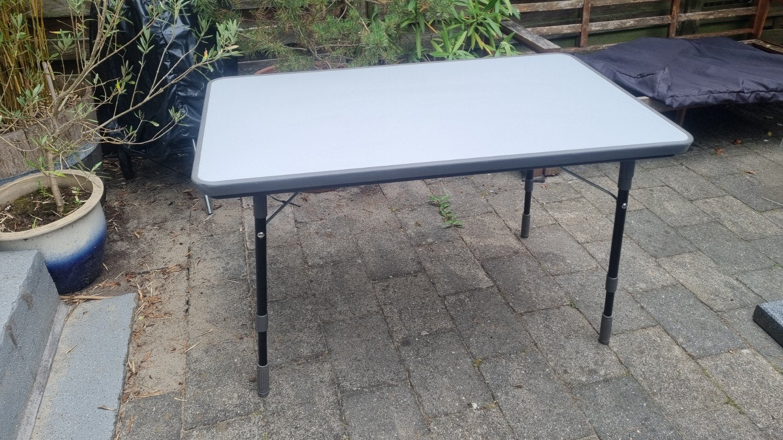 Lafuma Campingtafel - Verstelbaar in hoogte en Inklapbaar, Ophalen, Gebruikt, Campingtafel