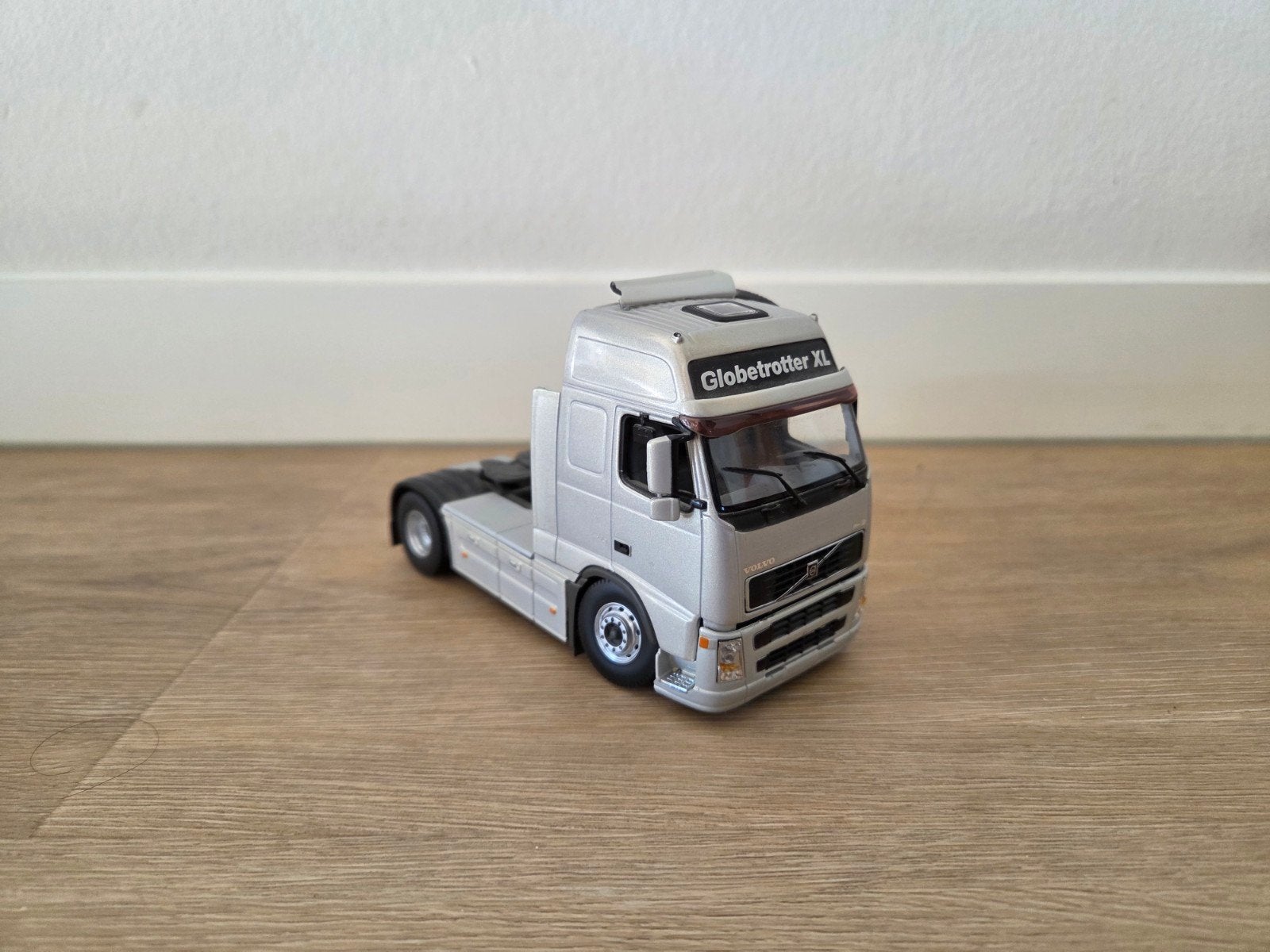 Eligor Volvo FH12 Globetrotter XL Demo met schade, Ophalen of Verzenden, Zo goed als nieuw, Bus of Vrachtwagen, Overige merken