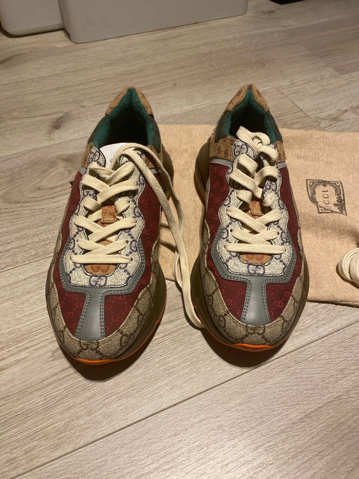 Gucci Rhyton Sneakers - Zo goed als nieuw, Ophalen of Verzenden, Rood, Gucci, Sneakers of Gympen