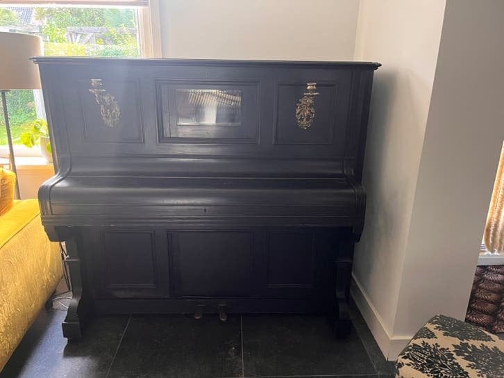 Mooie oude piano als decoratie stuk., Ophalen