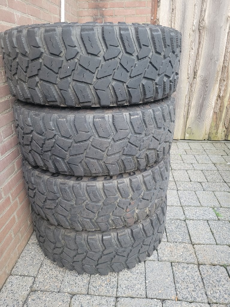 275/70/18 GROF TERREIN BANDEN, Ophalen, 18 inch, Gebruikt, 275 mm
