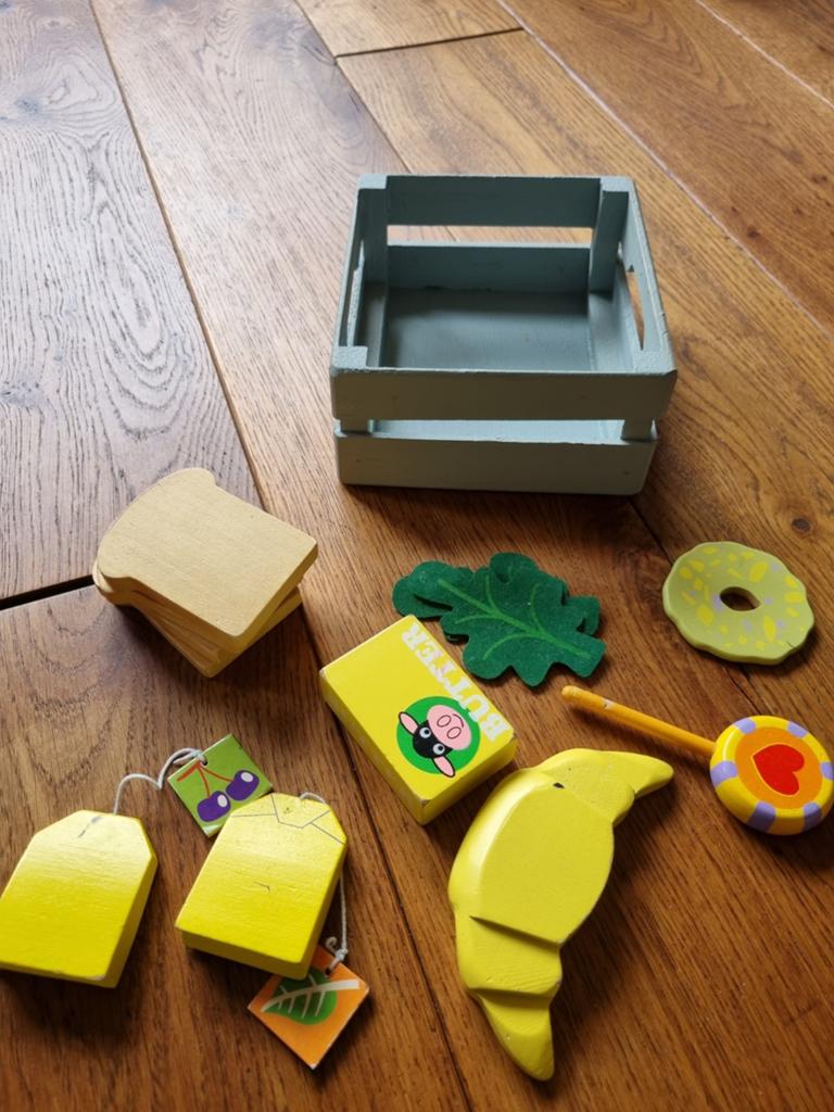 Houten voedsel. Brood, theezakjes, snoep, boter en krat, Kinderen en Baby's, Speelgoed | Houten speelgoed, Ophalen of Verzenden