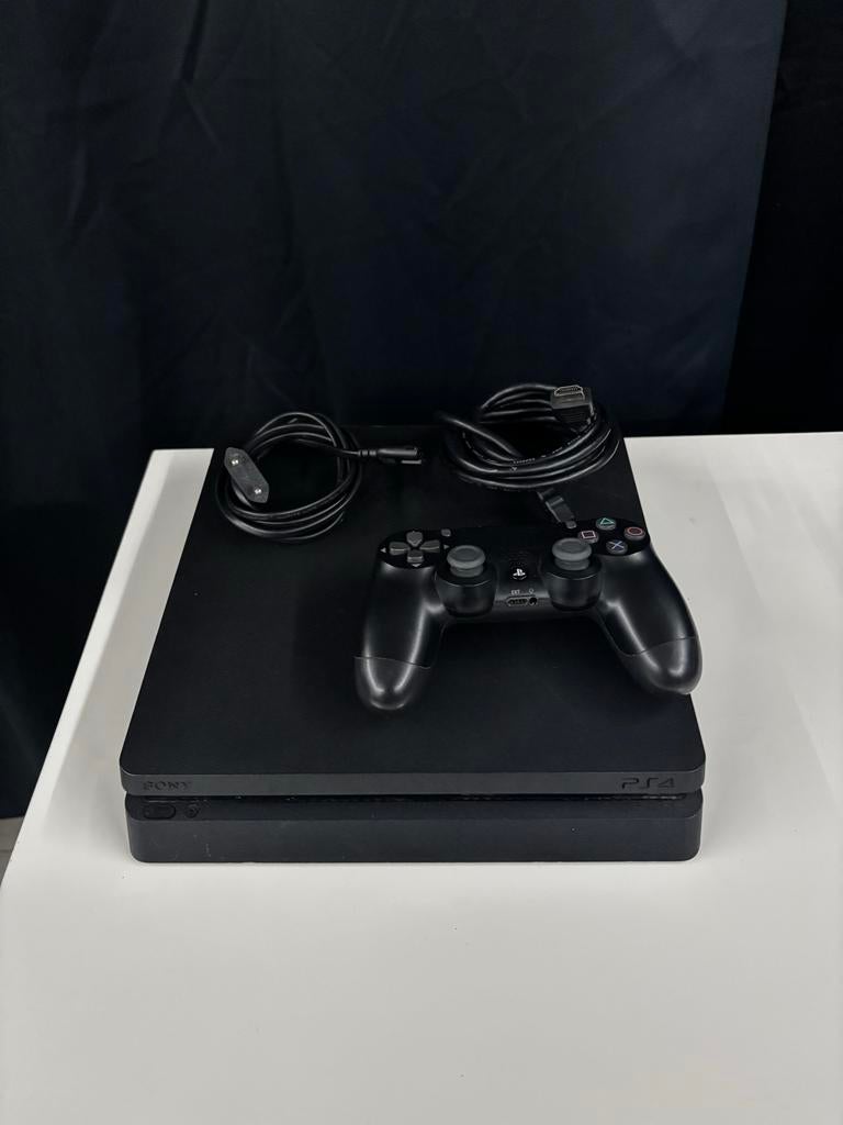 PS4 Slim met 16 games en racing stuur met pedalen, Ophalen of Verzenden, Zo goed als nieuw, Met 1 controller, Slim