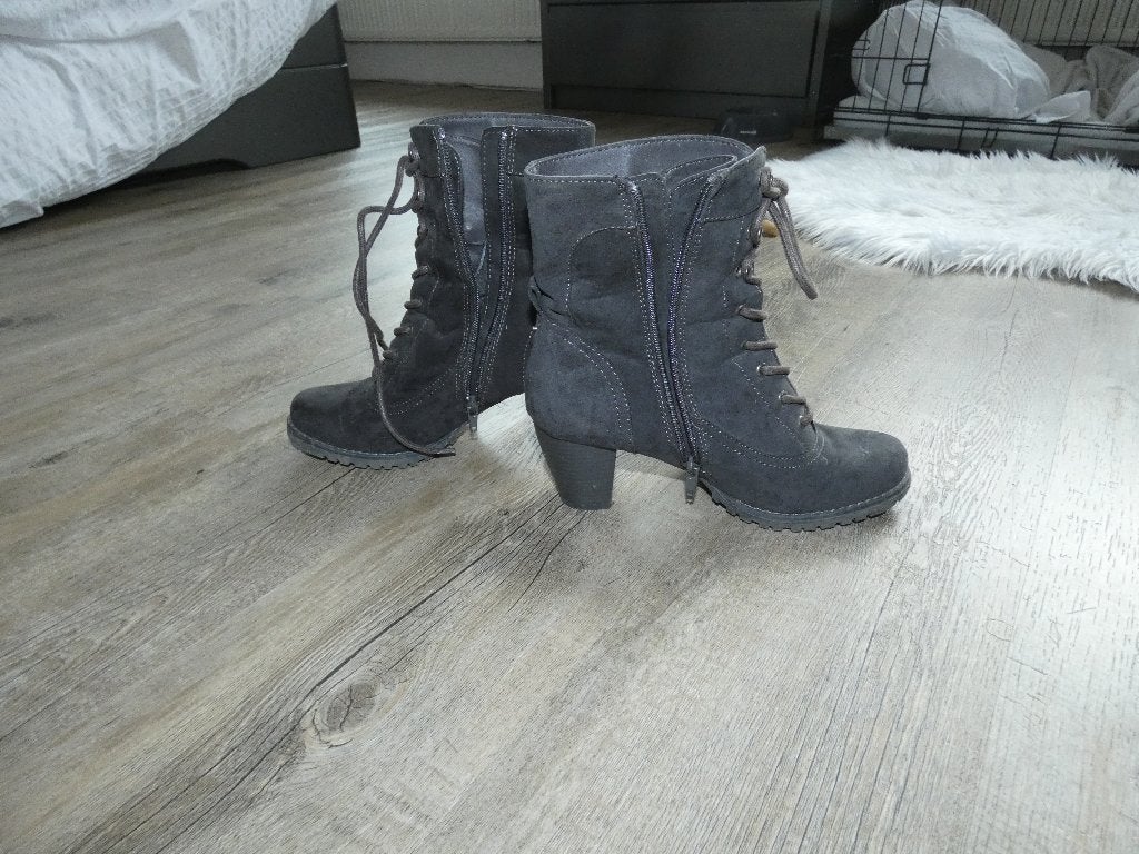 Mooie dames schoenen, mt. 39, Lage of Enkellaarzen, Ophalen of Verzenden, Zo goed als nieuw, Graceland