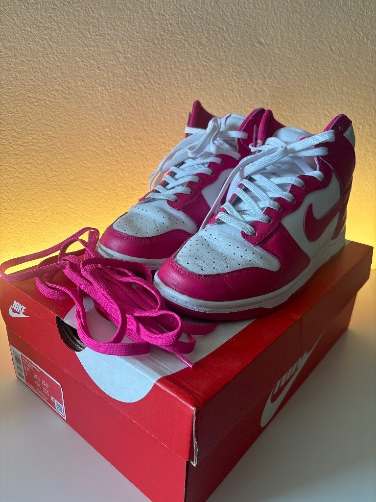 Nike dunk high pink prime, Ophalen of Verzenden, Sneakers of Gympen, Roze, Gedragen