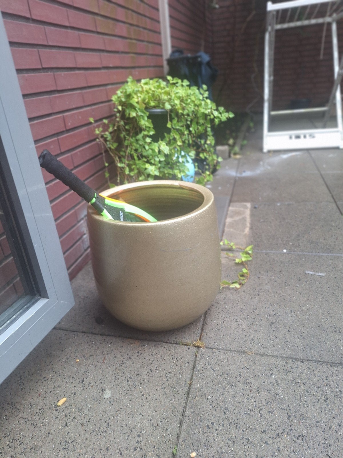 Gouden bloempot 35cm hoog, 34cm diameter, Ophalen, Gebruikt, Rond, Balkon