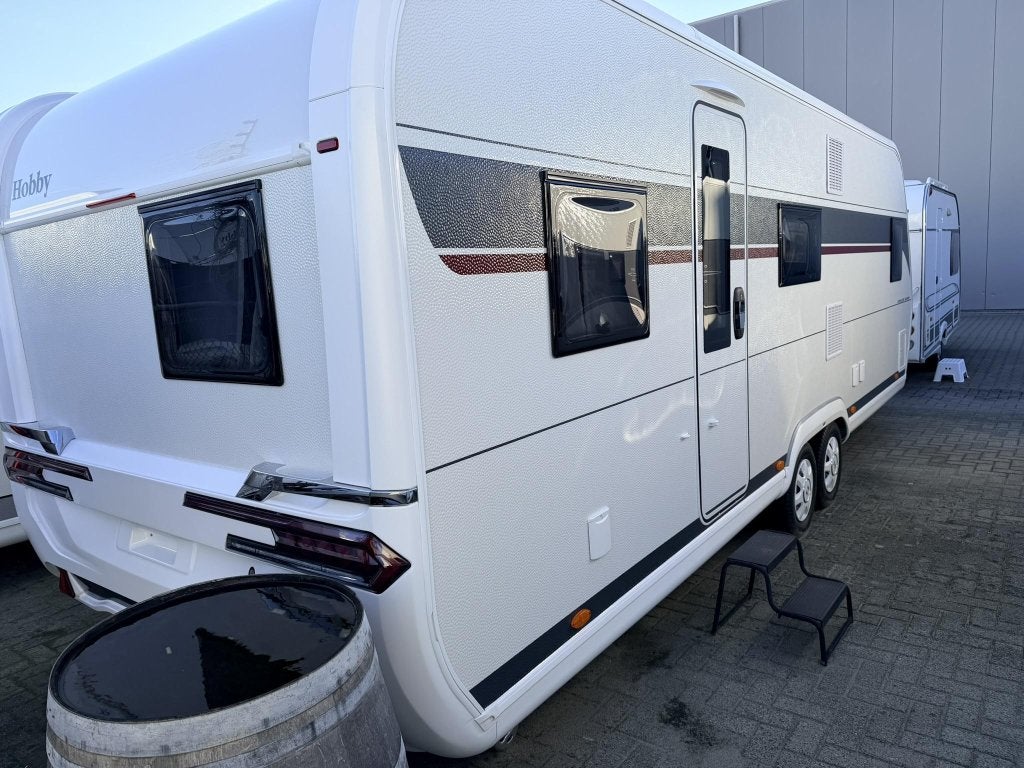 Hobby Excellent Edition 650 KMFE MODEL 2027, Caravans en Kamperen, Serviceluik, Hobby, Bedrijf, Overige typen