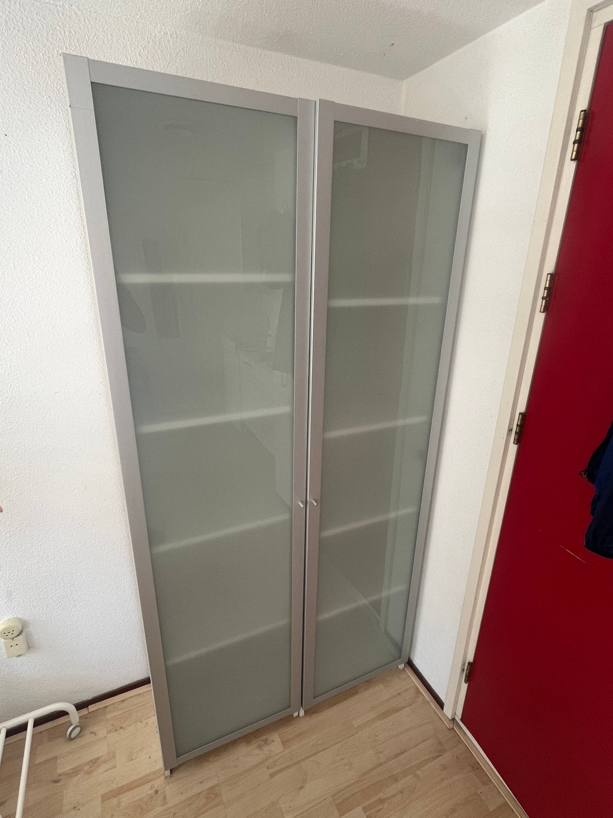 Grote kast, 2 meter hoog, Ophalen, Met deur(en), 100 tot 150 cm, 200 cm of meer