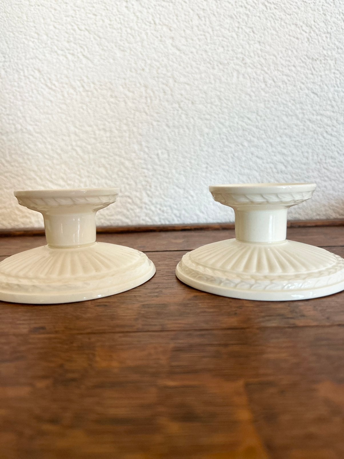 Wedgwood Edme lage kandelaars old stamp, Ophalen of Verzenden, Keramiek of Aardewerk