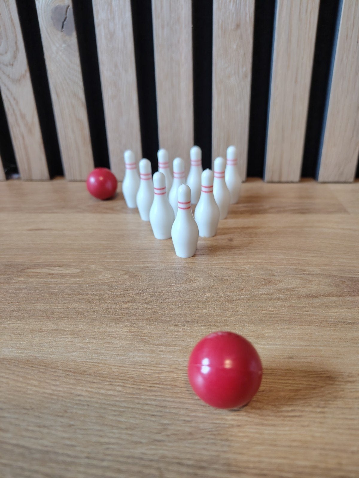 Mini kegelspel met 2 ballen en 10 kegels, Ophalen
