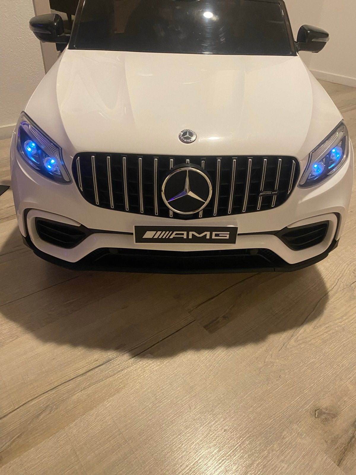 Elektrische kinderauto Mercedes-Benz GLC 63 S Coupé, Zo goed als nieuw