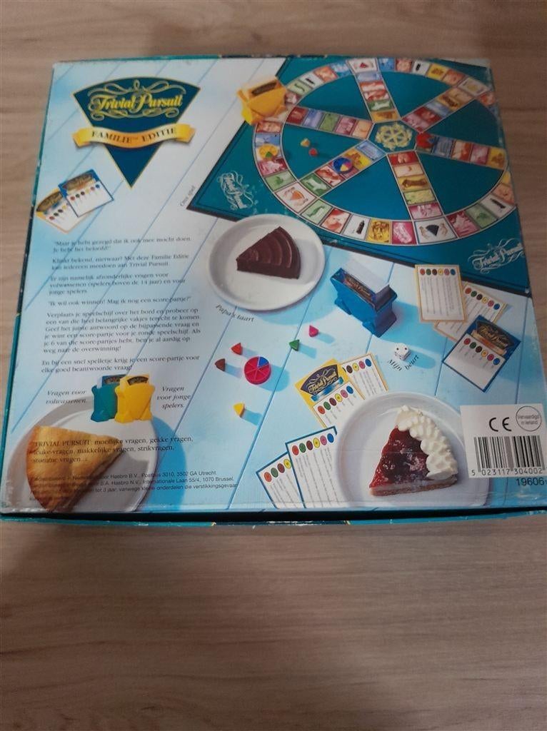 trivial pursuit familie editie - s4481, Hobby en Vrije tijd, Gezelschapsspellen | Bordspellen, Verzenden, Zo goed als nieuw