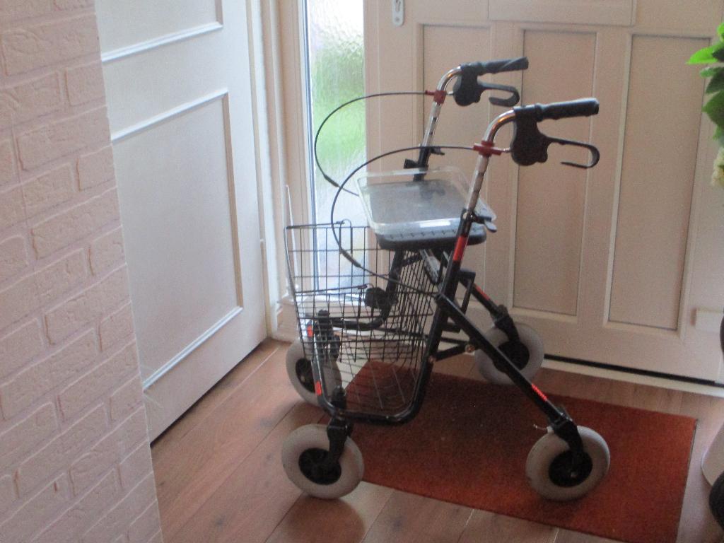 Stoere Rollator ,Premus-Provo,v.a 60,00e, Diversen, Rollators, Ophalen, Opvouwbaar, Gebruikt