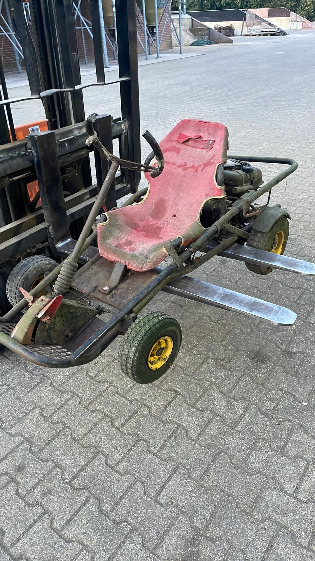 Kart met grasmaaier blok, Ophalen, Gebruikt, Kart