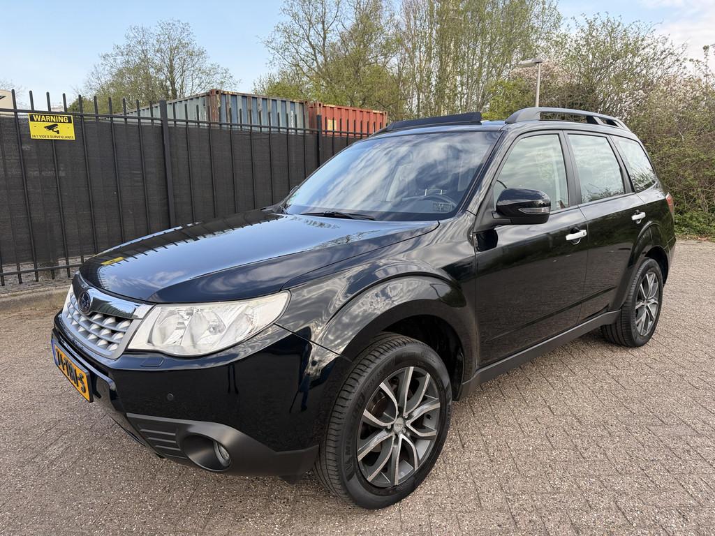 Subaru Forester 2.0 XS Premium Plus Panorama/Leer/Camera/Nav, Auto's, Subaru, 13 km/l, Euro 5, Zwart, 4 cilinders