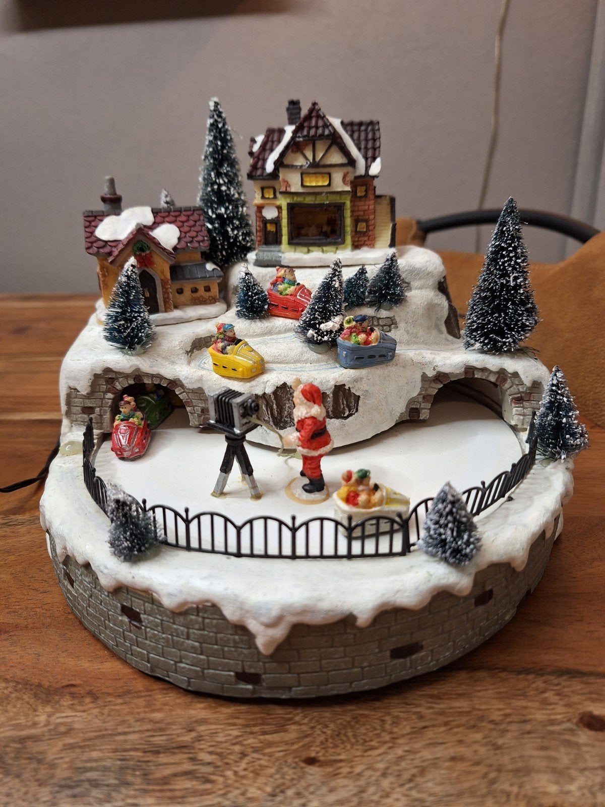 kerstdorp met bewegende sleetjes + kerstman die foto's maakt, Diversen, Ophalen